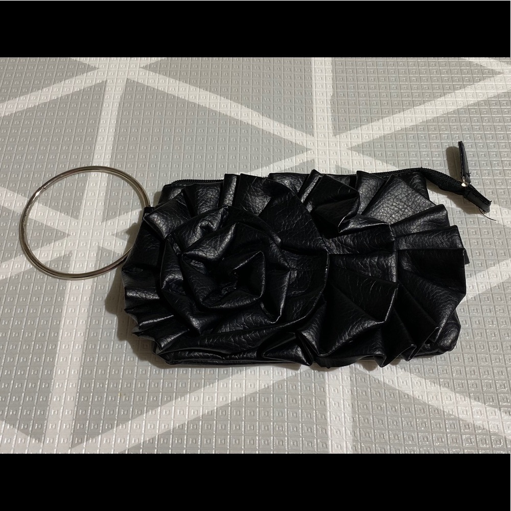 🛍Black Flower Bud Bracelet Clutch